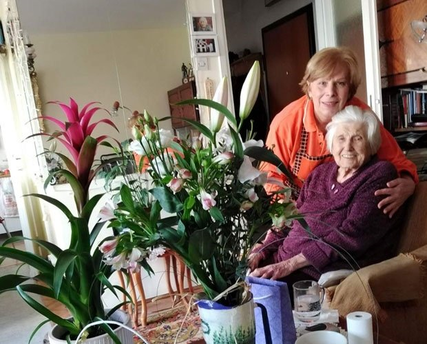 Бака Надежда и њена геронтодомаћица Љиљана без заједничких ритуала због кућне изолације